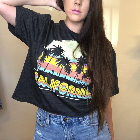 🆕 California Graphic Boho Cropped Tee - Picture 2 of 8